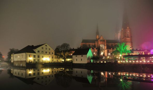 uppsala-by-night