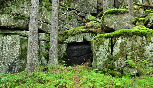 Der schwarze
Stein